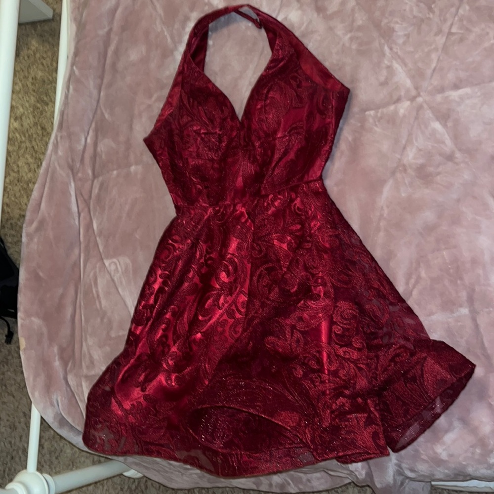 Homecoming dress that was only worn once super cute and flattering on!